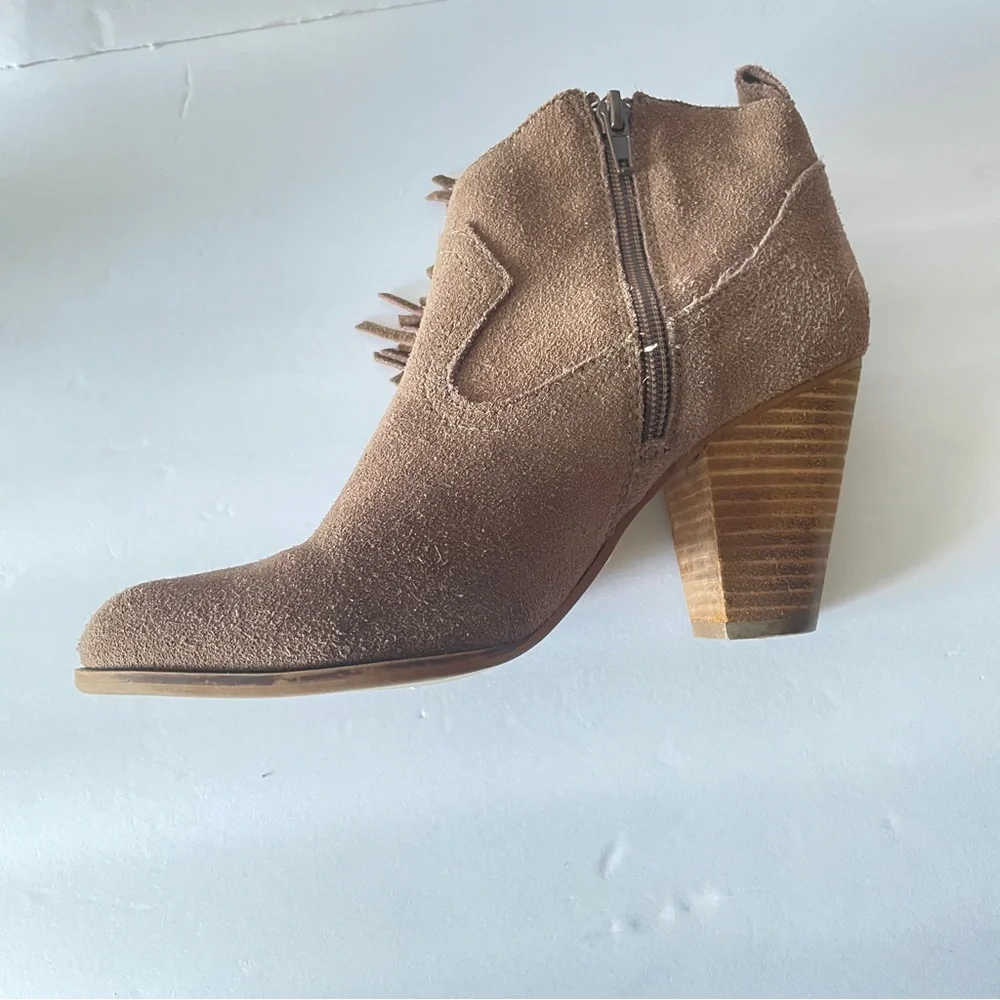 Steve Madden Tan Heeled Boots Fringe Western Poncho Style Suede Cowboy 7.5 M